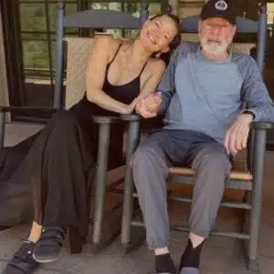 Kate Hudson and Neil Diamond's Viral Photo Is a Rare Moment of Genuine Connection