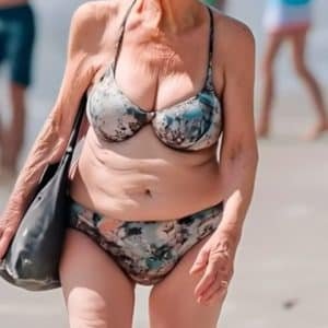 I Was 70 Years Old and Thought I Understood Confidence — Then a Woman on the Beach Stopped Me Cold and Changed the Way I See Myself