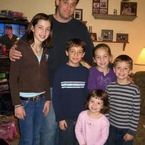 He Raised Five Children Who Weren't His. After His Funeral, His Lawyer Handed Us a Locked Box — and the First Line of My Letter Explained Why My Sister Had Been Running for Two Years